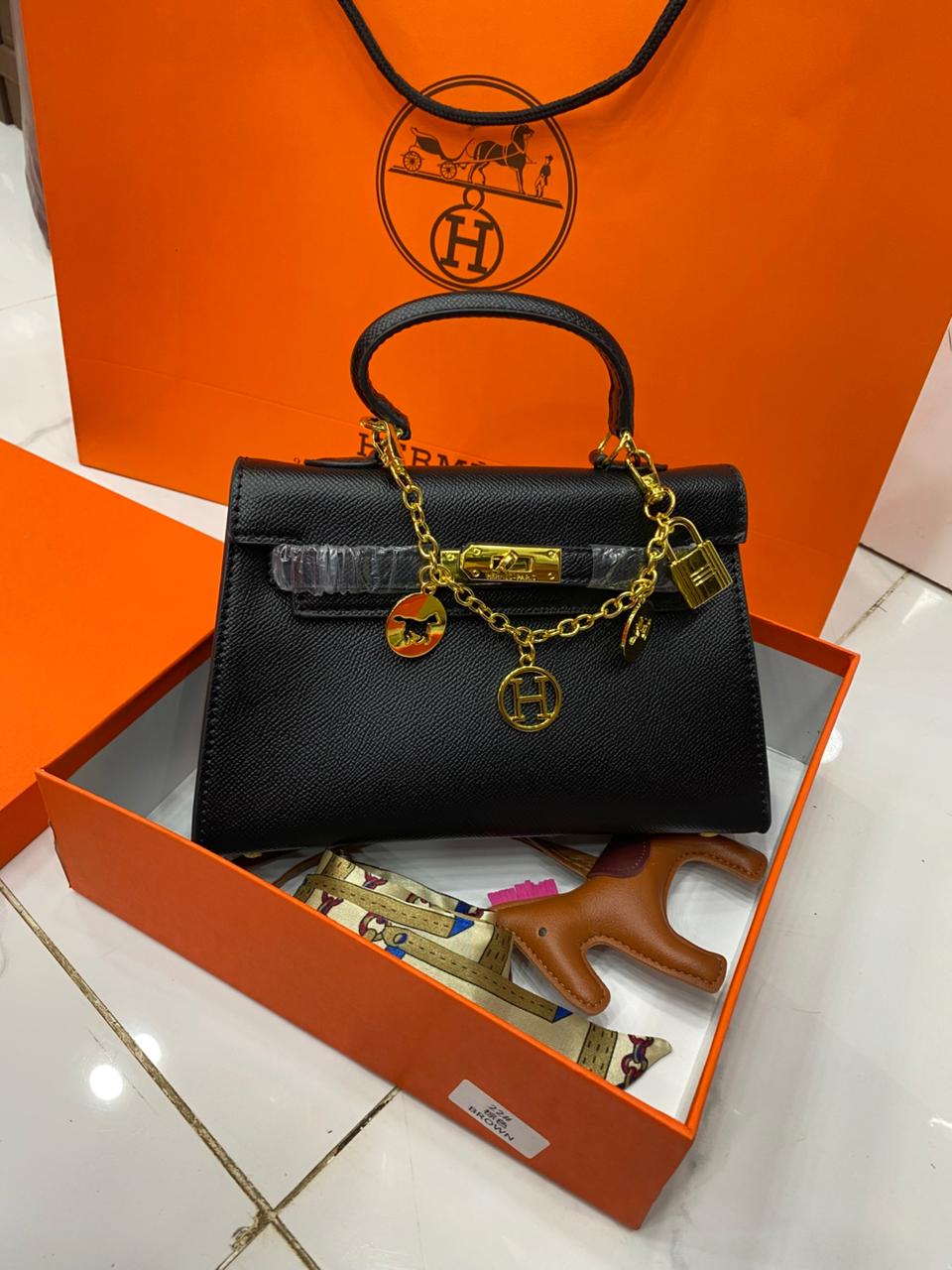 Hermès Kelly KL22 – Official Model | Complete Set + Long Belt & Key