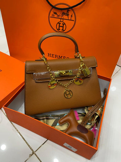 Hermès Kelly KL22 – Official Model | Complete Set + Long Belt & Key