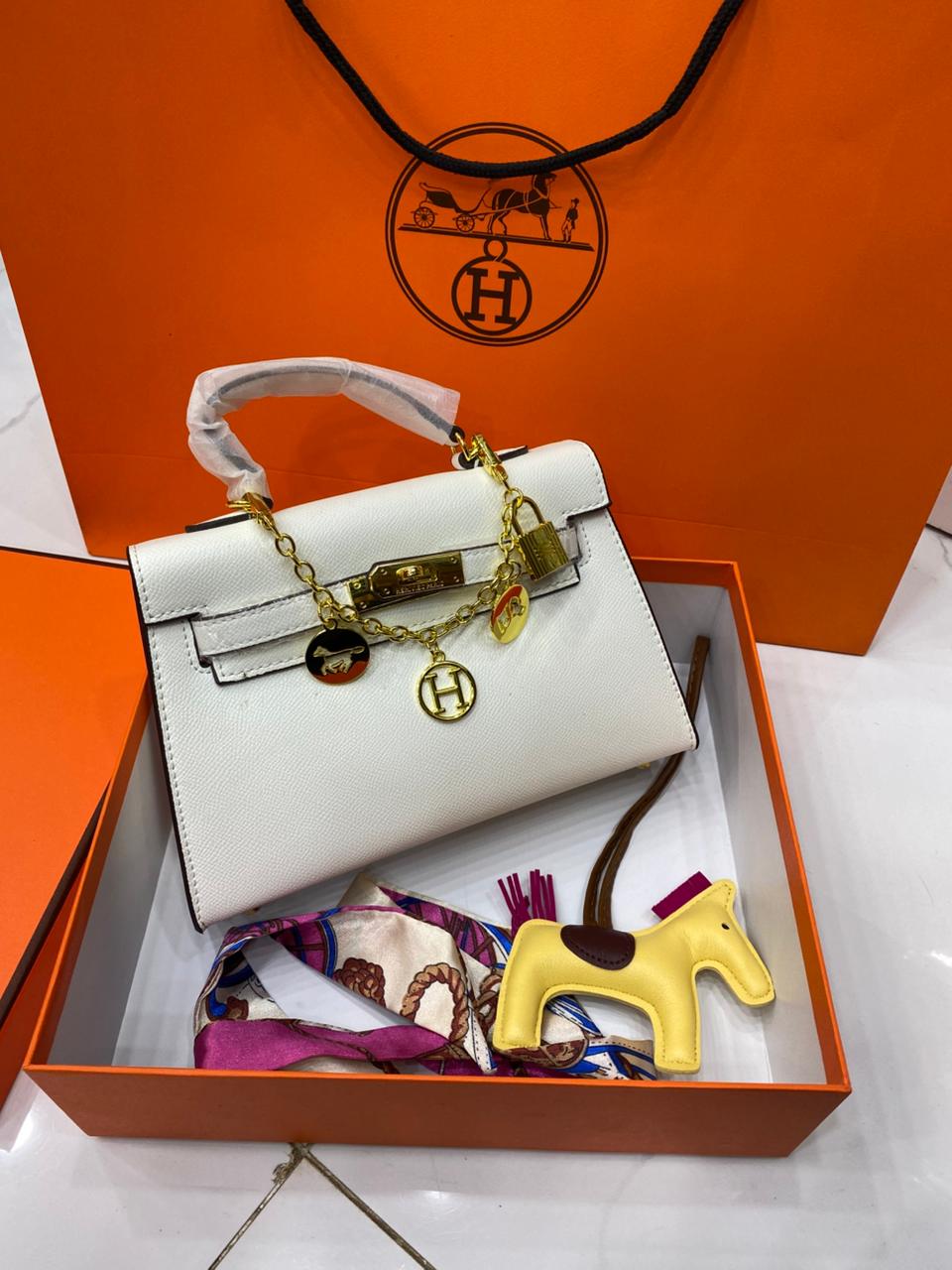 Hermès Kelly KL22 – Official Model | Complete Set + Long Belt & Key